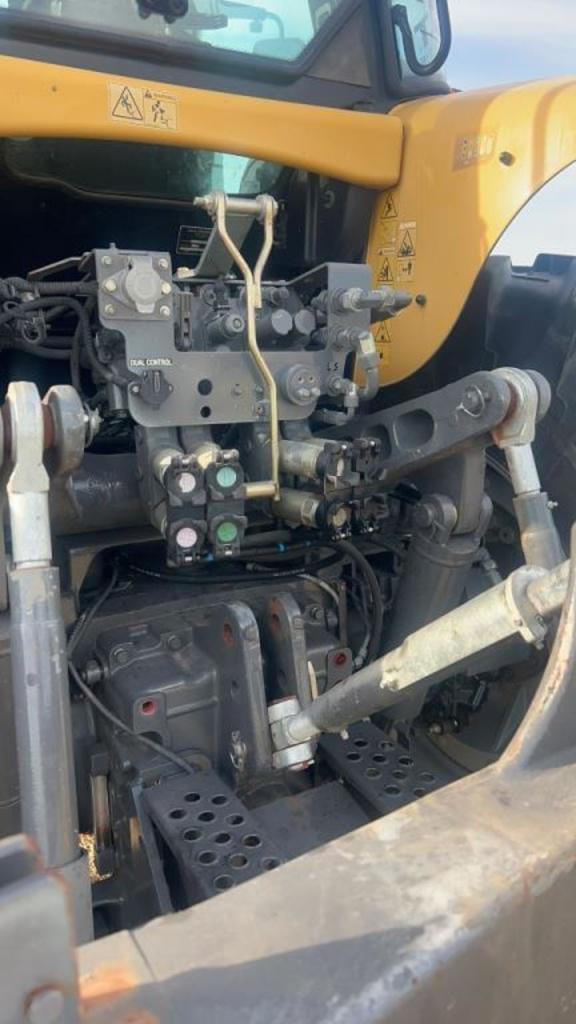 Image of Challenger MT555D equipment image 3