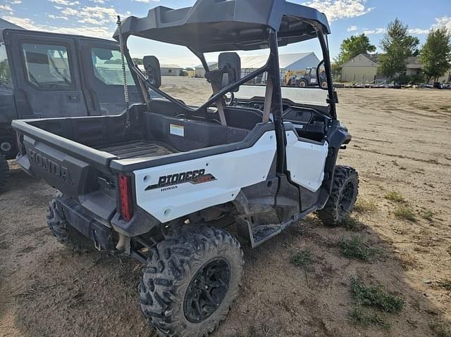 Image of Honda Pioneer 1000 EPS equipment image 1