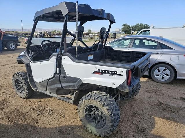 Image of Honda Pioneer 1000 EPS equipment image 3