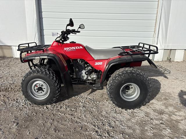 Image of Honda Fourtrax 300 equipment image 3