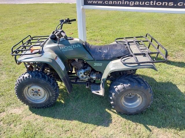 Image of Honda Fourtrax 300 equipment image 1