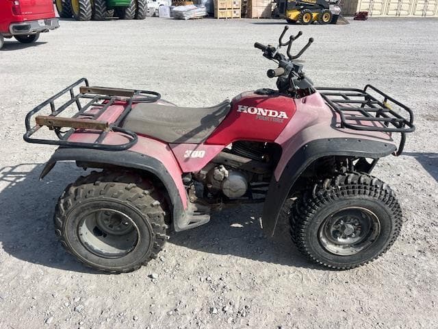 Image of Honda Fourtrax 300 equipment image 1