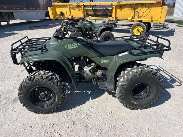 Image of Honda Fourtrax 300 equipment image 2