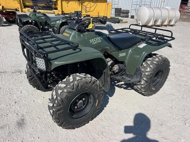 Image of Honda Fourtrax 300 equipment image 1