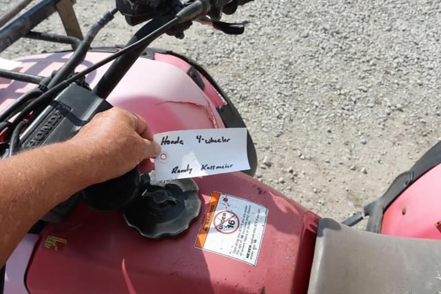 Image of Honda Fourtrax 300 equipment image 2