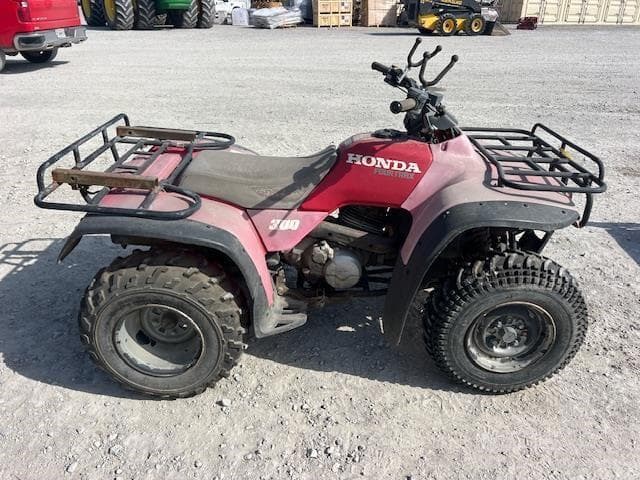 Image of Honda Fourtrax 300 equipment image 1