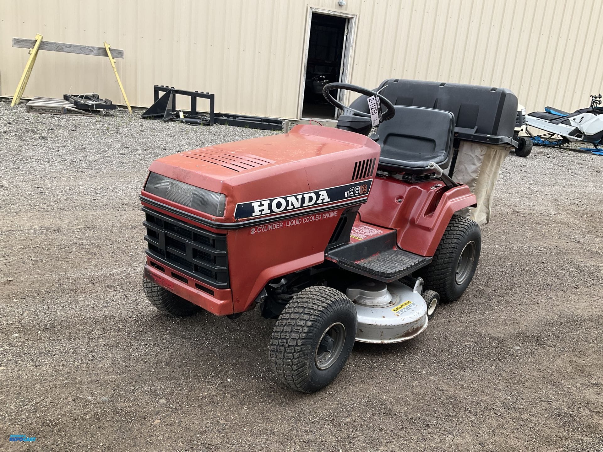 Honda HT3813 Equipment Image0