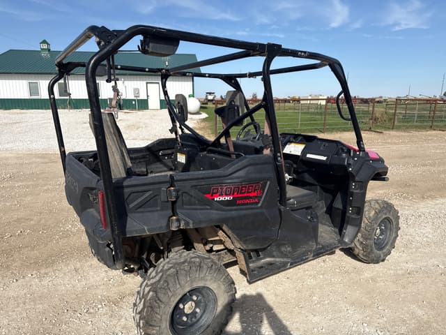 Image of Honda Pioneer 1000 EPS equipment image 4