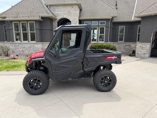 Image of Honda Pioneer 1000 equipment image 1