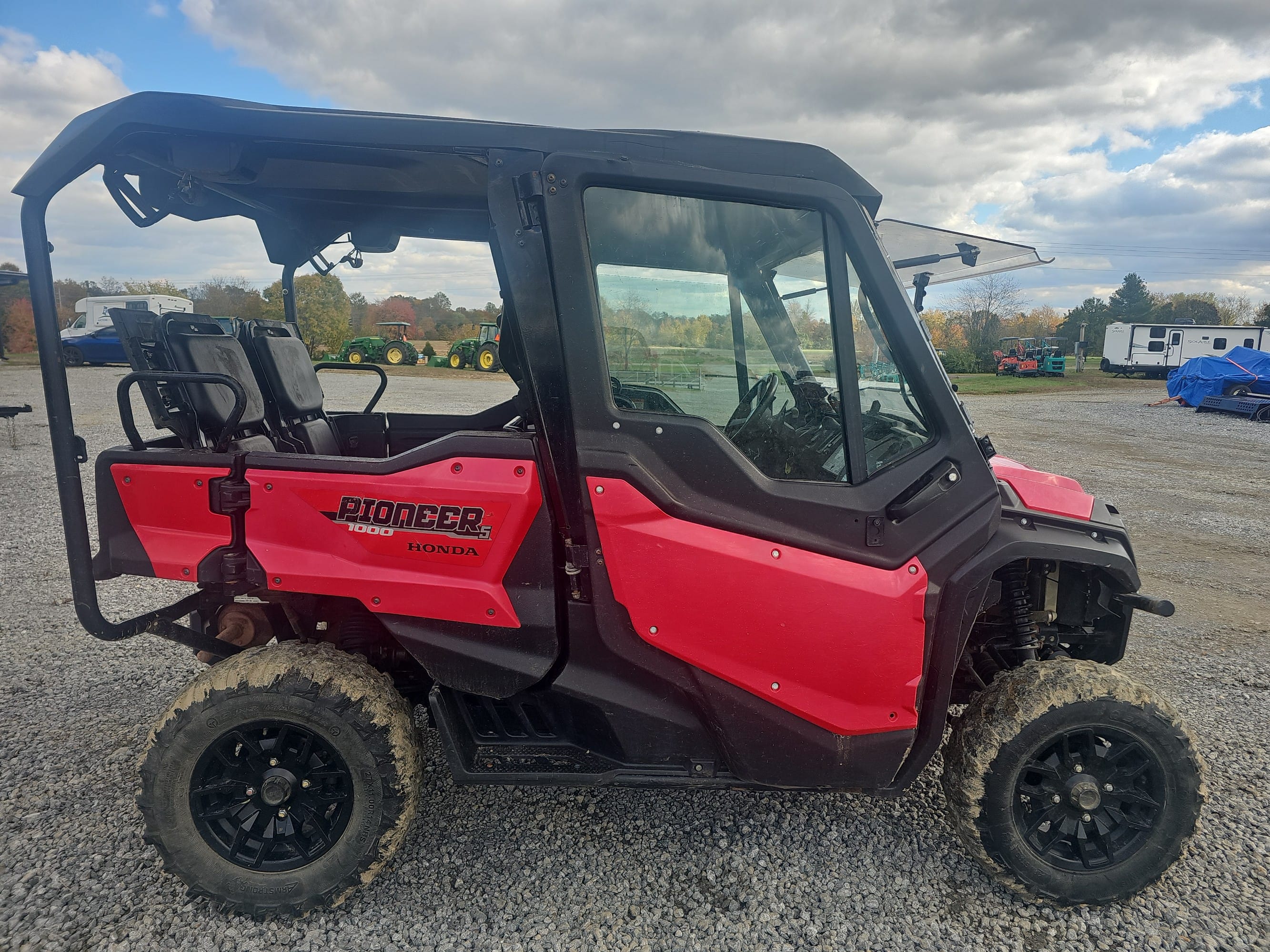 Honda Pioneer 1000 Equipment Image0