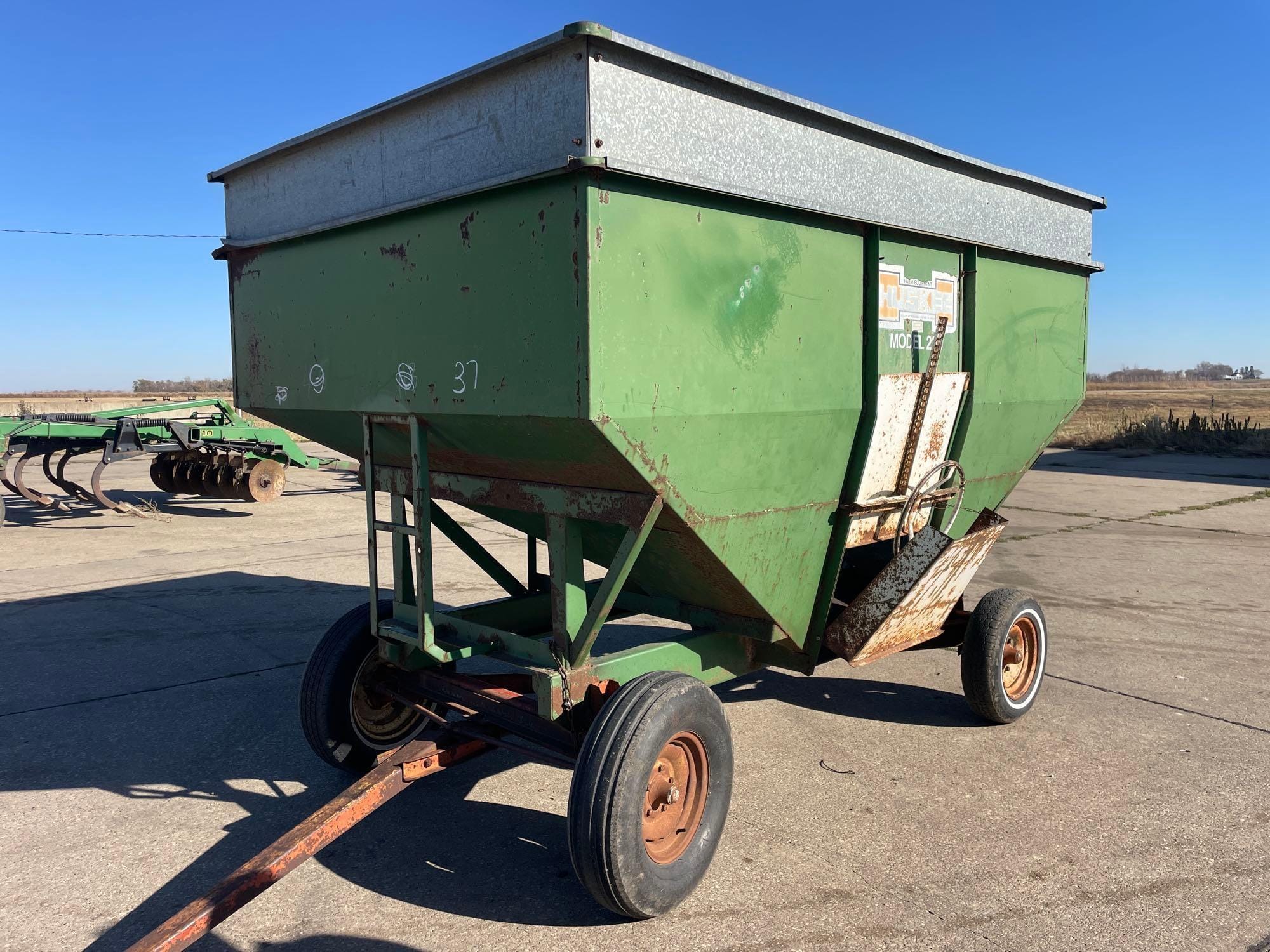 Huskee 225 Equipment Image0