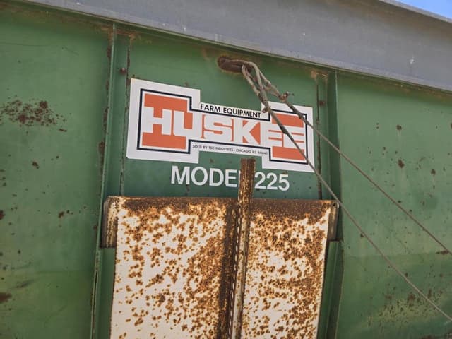 Image of Huskee 225 equipment image 2