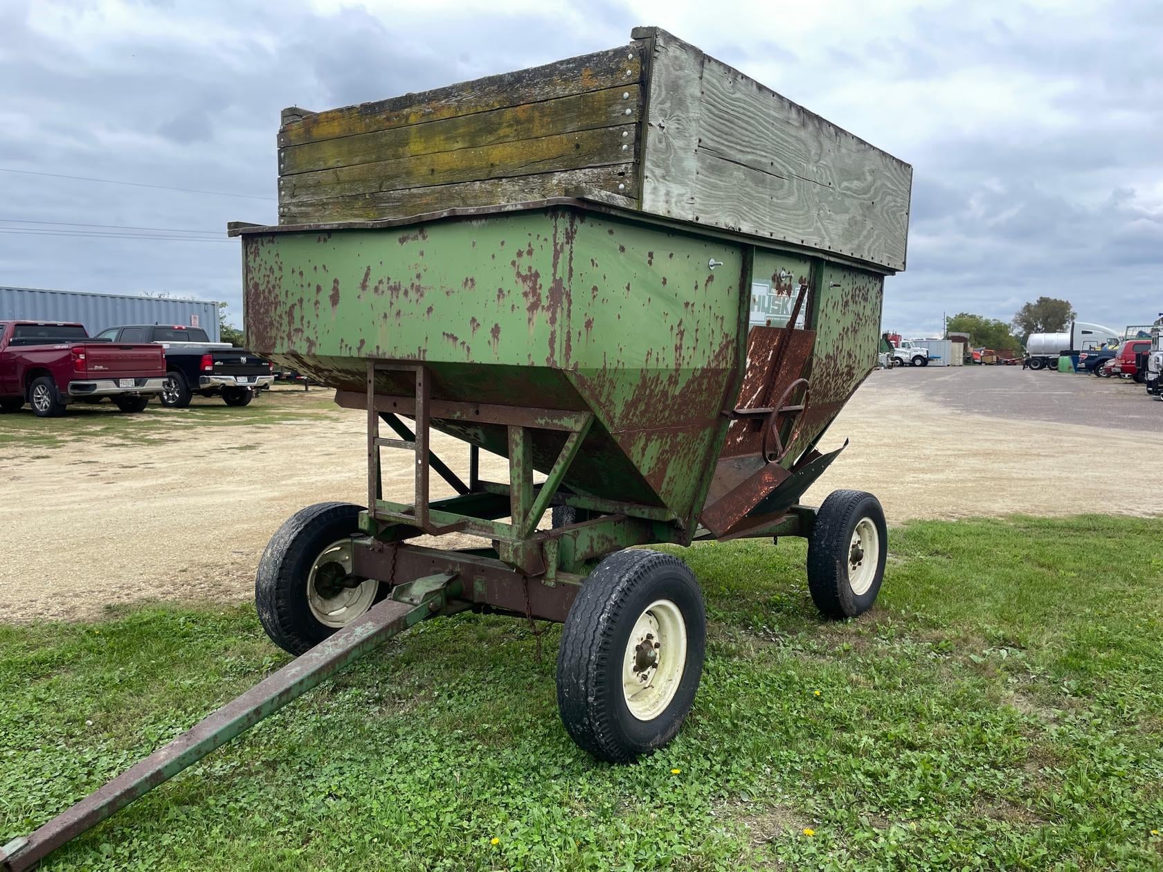 Huskee 165 Equipment Image0