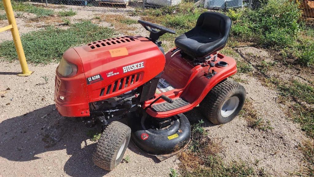 Image of Huskee LT4200 Primary image