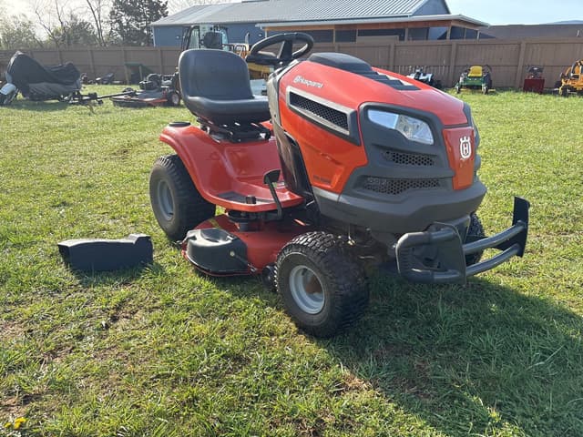 Image of Husqvarna YTH23V42 equipment image 2