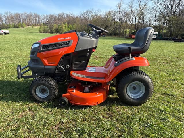 Image of Husqvarna YTH23V42 equipment image 4