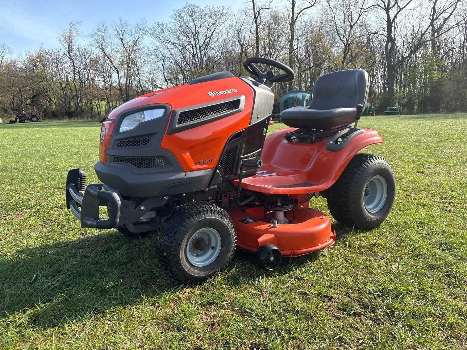 Husqvarna YTH23V42 Equipment Image0