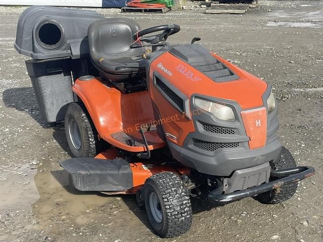 Image of Husqvarna YTH22V42 equipment image 2