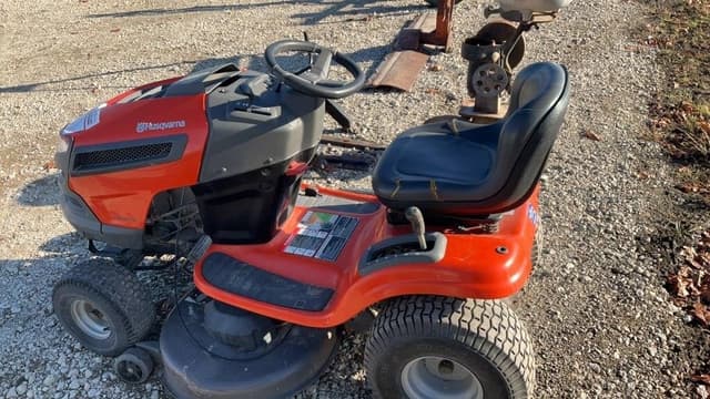 Image of Husqvarna YTH22V46 equipment image 4