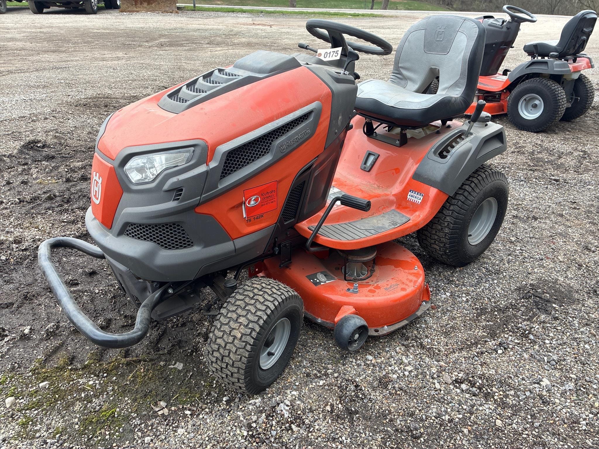 Husqvarna TS142K Equipment Image0