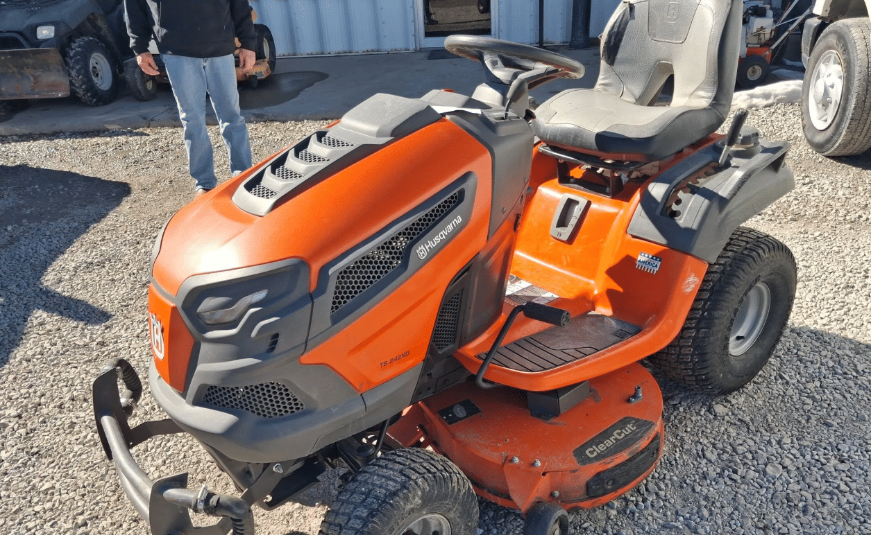 Husqvarna TS242XD Equipment Image0