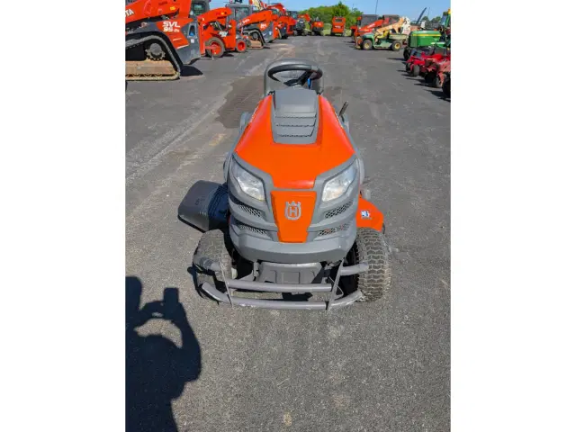 Image of Husqvarna YT46LS equipment image 4