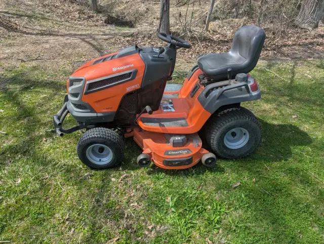 Image of Husqvarna YT48DXLS equipment image 3