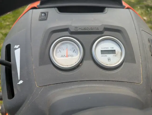 Image of Husqvarna YT48DXLS equipment image 1