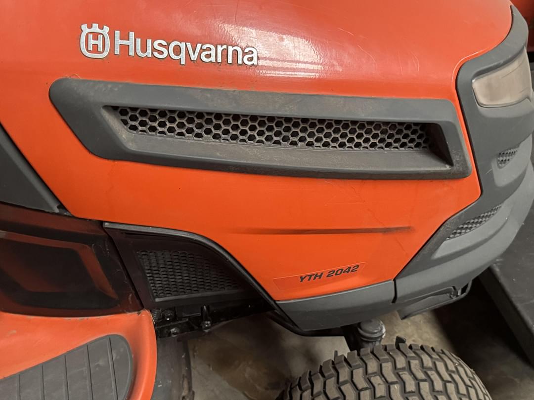 Image of Husqvarna YTH2042 Image 1