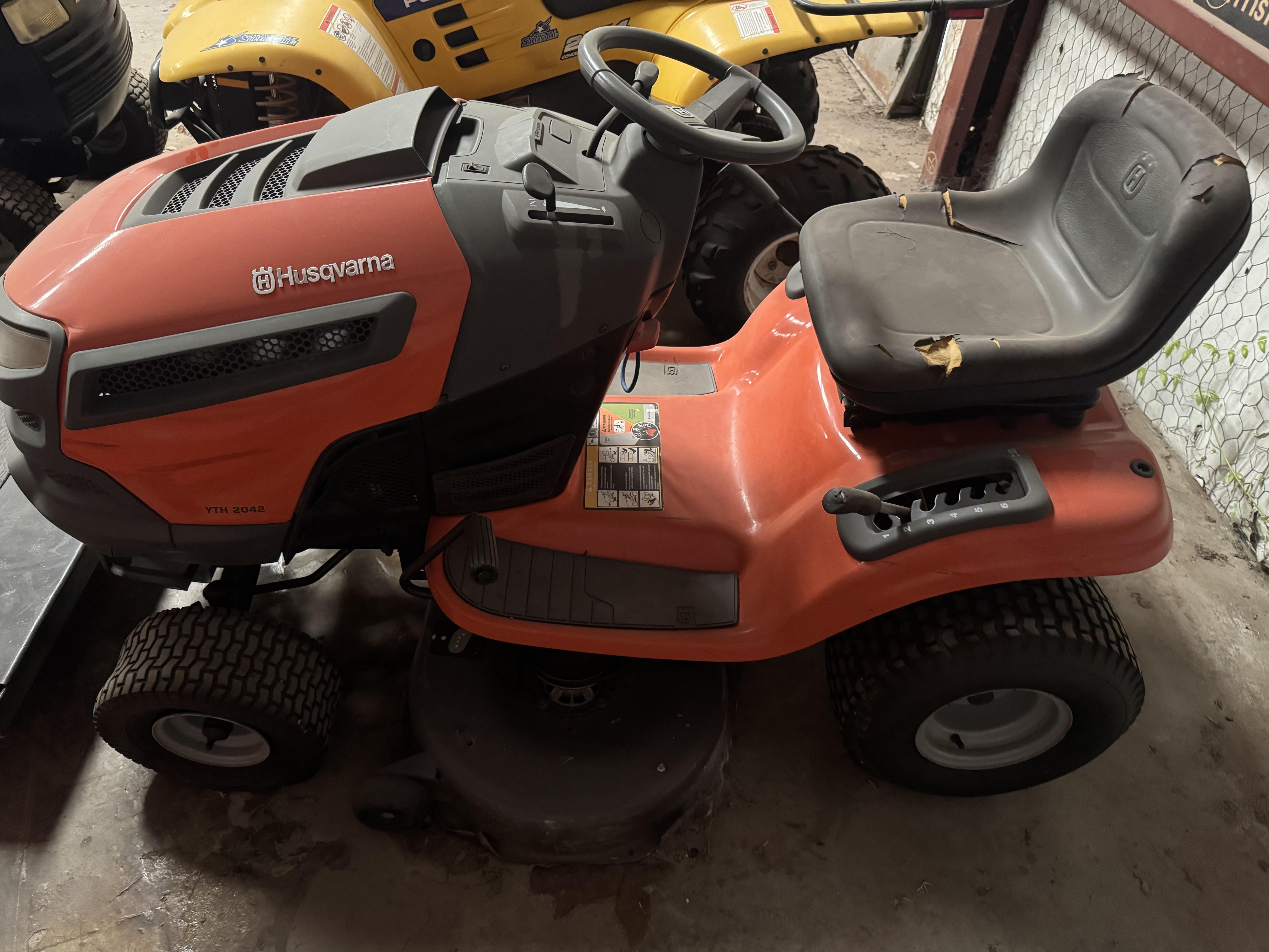 Main image Husqvarna YTH2042