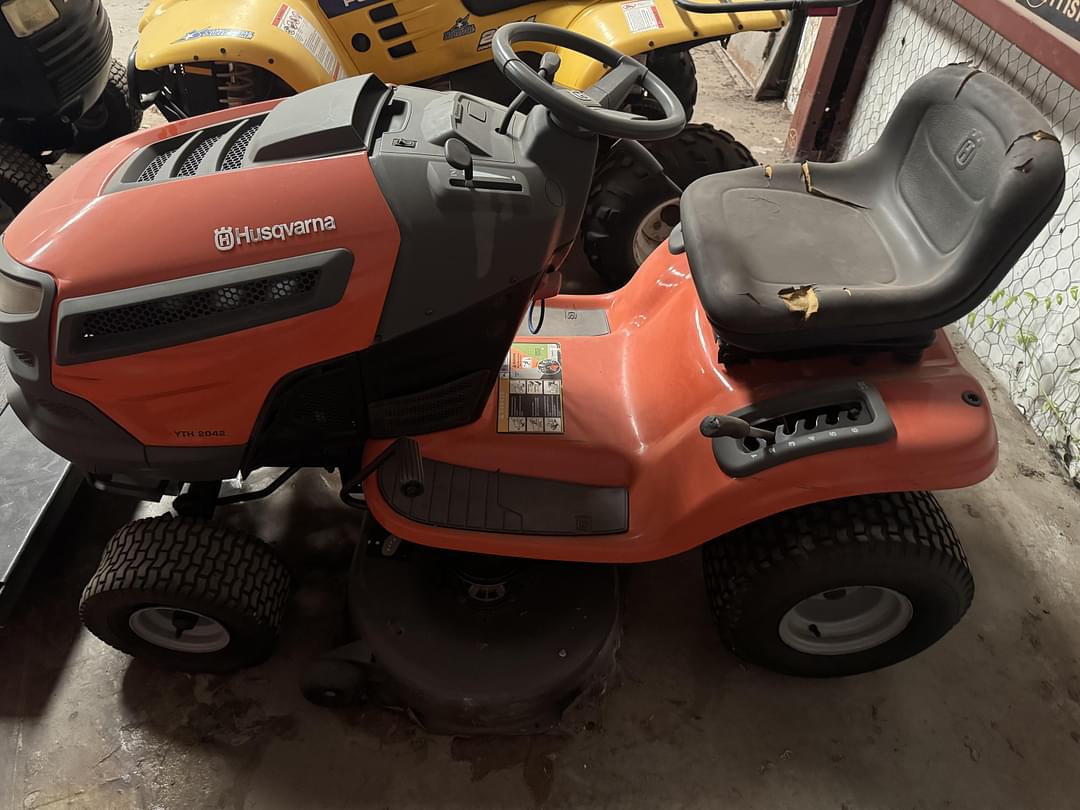 Image of Husqvarna YTH2042 Image 0