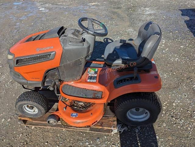 Image of Husqvarna YTH22V42 equipment image 3