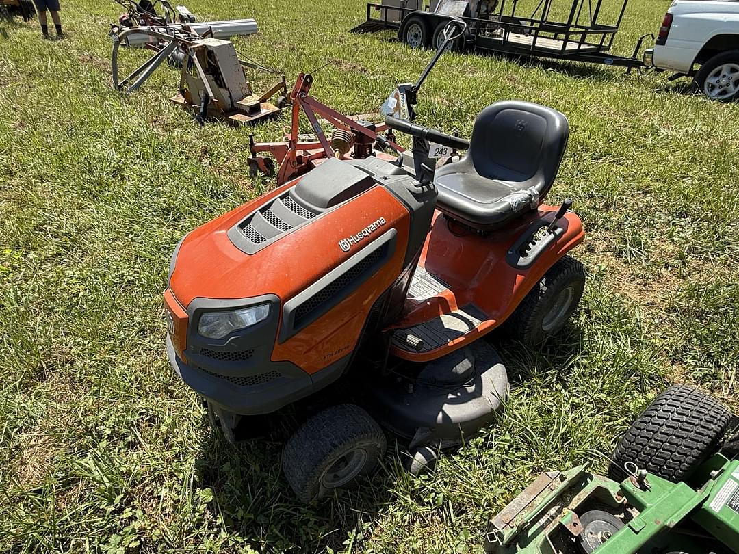 Image of Husqvarna YTH22V46 Image 1