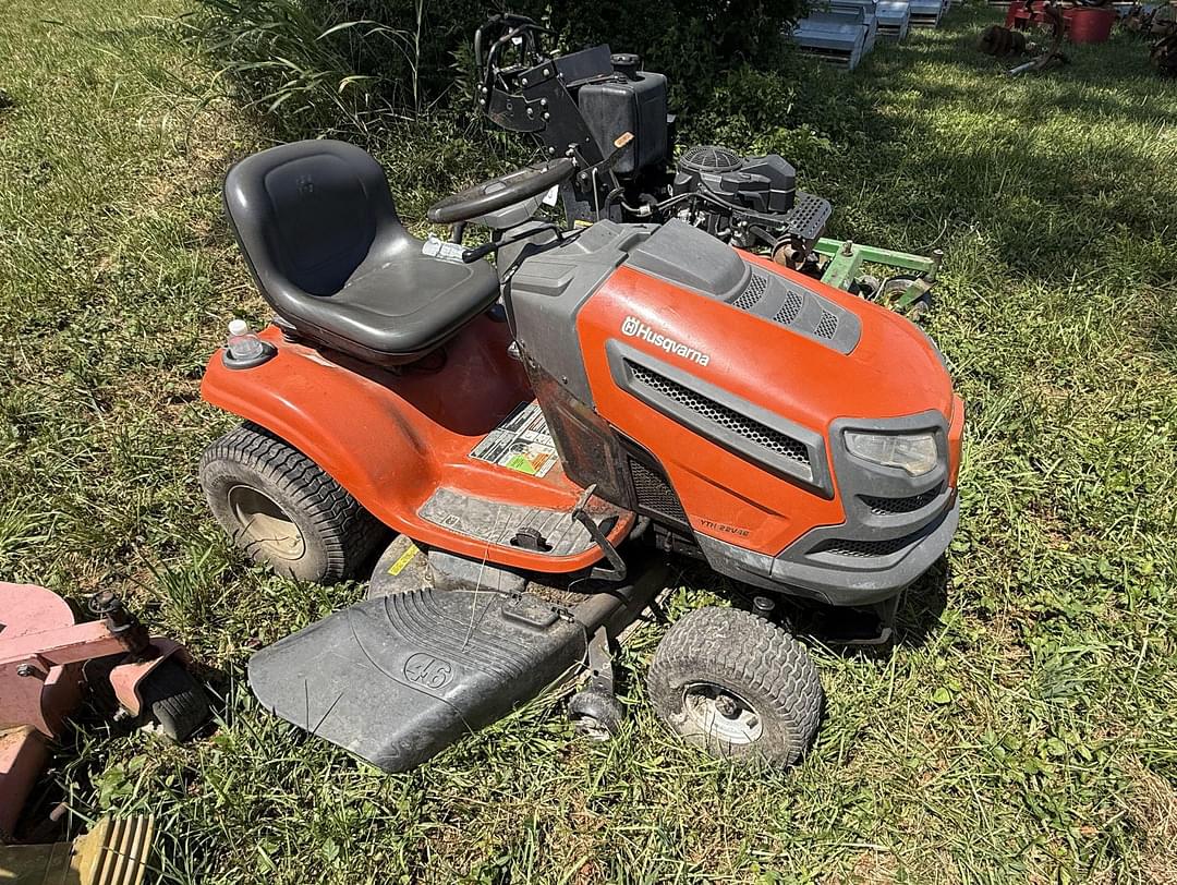 Image of Husqvarna YTH22V46 Image 0