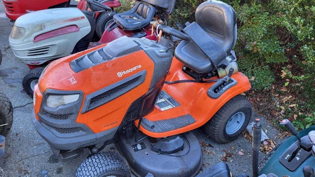 Main image Husqvarna YTH22V46