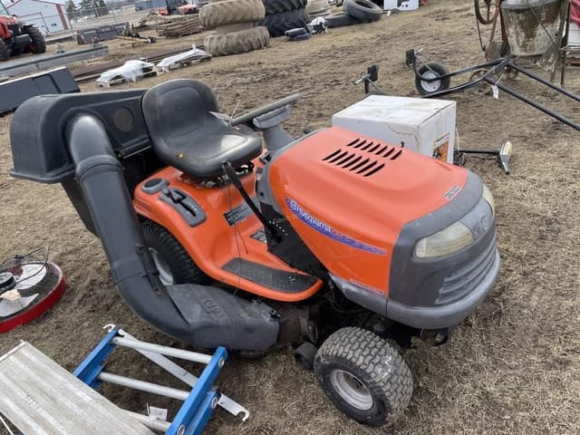 Image of Husqvarna YTH2042 equipment image 4