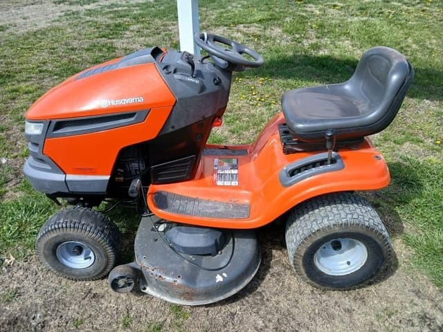 Image of Husqvarna YTH2246 equipment image 4