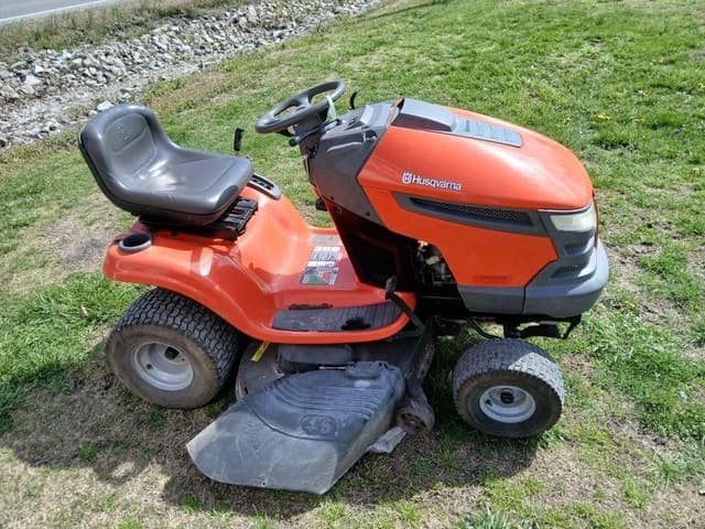 Image of Husqvarna YTH2246 equipment image 2