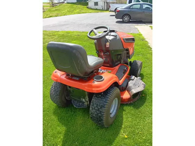 Image of Husqvarna YTH22V46 equipment image 3