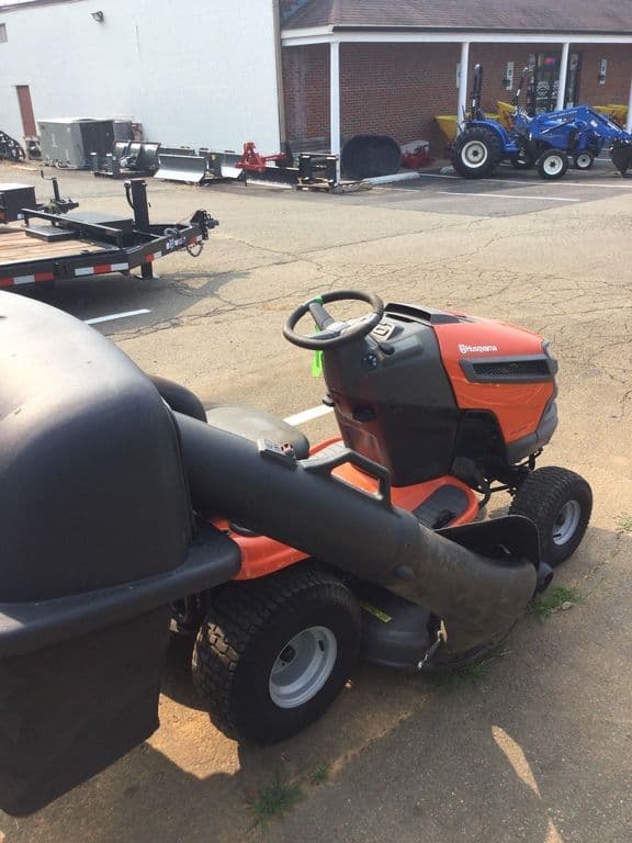 Image of Husqvarna YTH22V46 equipment image 2