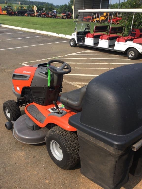 Image of Husqvarna YTH22V46 equipment image 3
