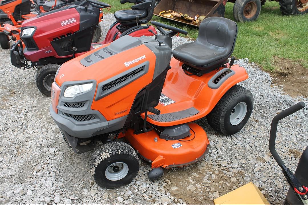 Image of Husqvarna YTH22V46 Primary image