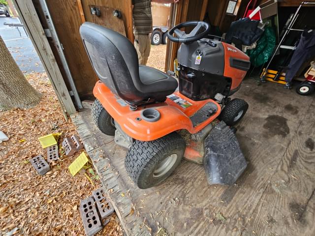 Image of Husqvarna YTH22V46 equipment image 4