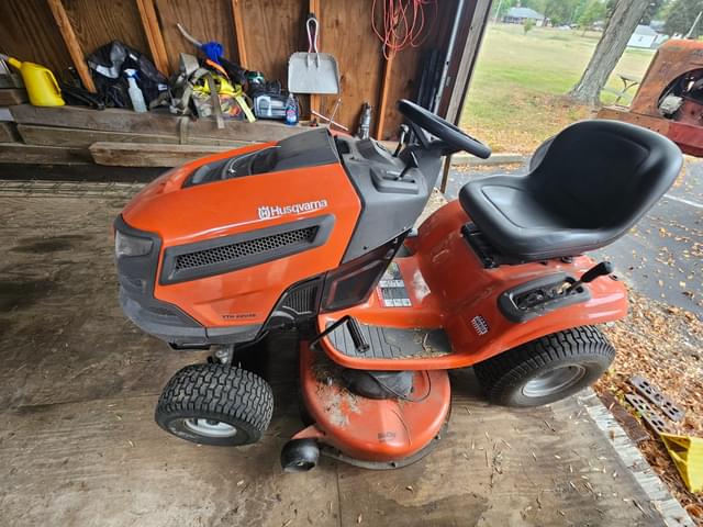 Image of Husqvarna YTH22V46 equipment image 1