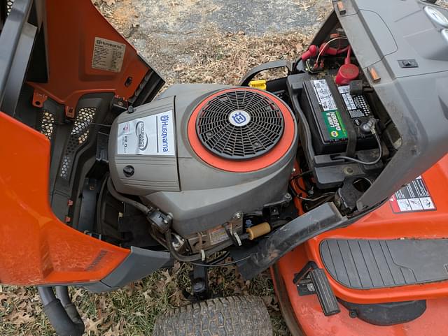 Image of Husqvarna YTH22V46XLS equipment image 2