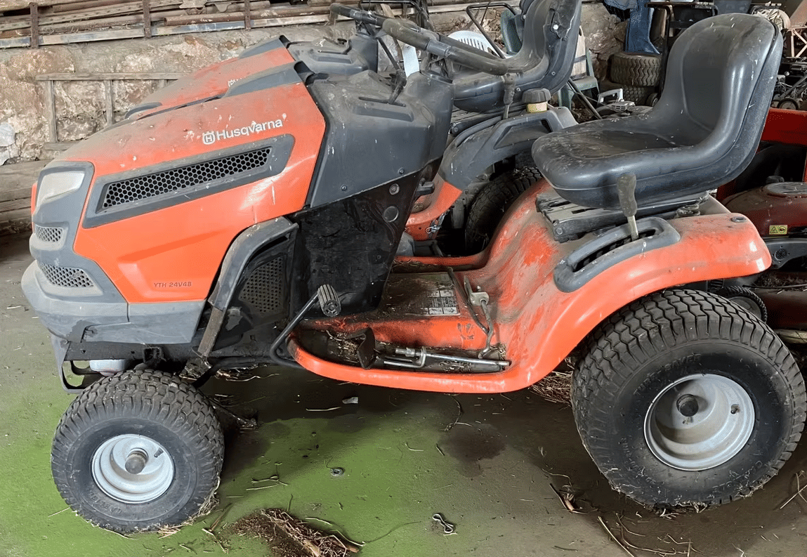 Husqvarna YTH24V48 Equipment Image0