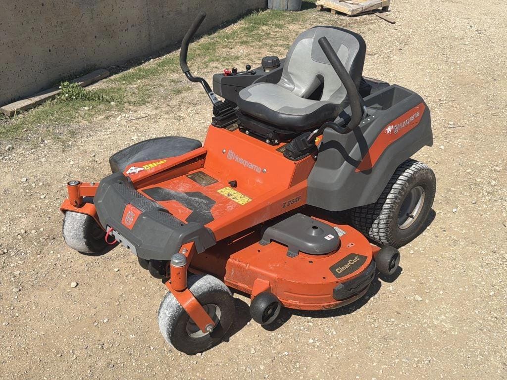 Husqvarna Z254F Equipment Image0