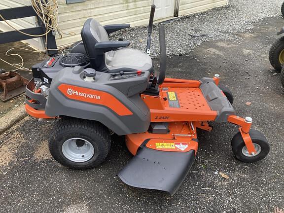 Image of Husqvarna Z242F equipment image 4