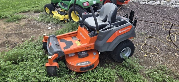 Husqvarna Z242F Equipment Image0