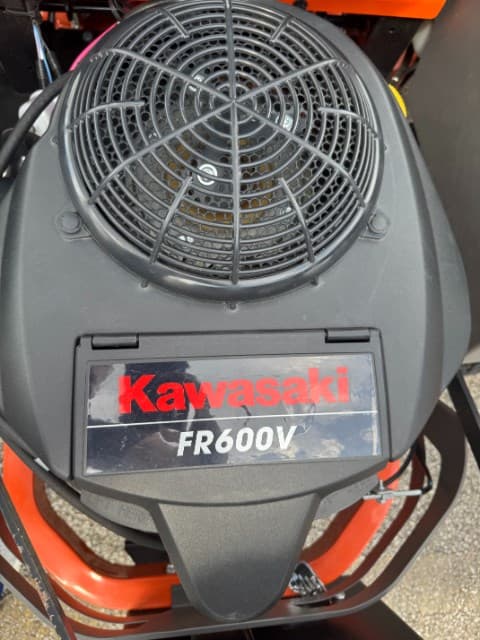 Image of Husqvarna Z242F equipment image 2